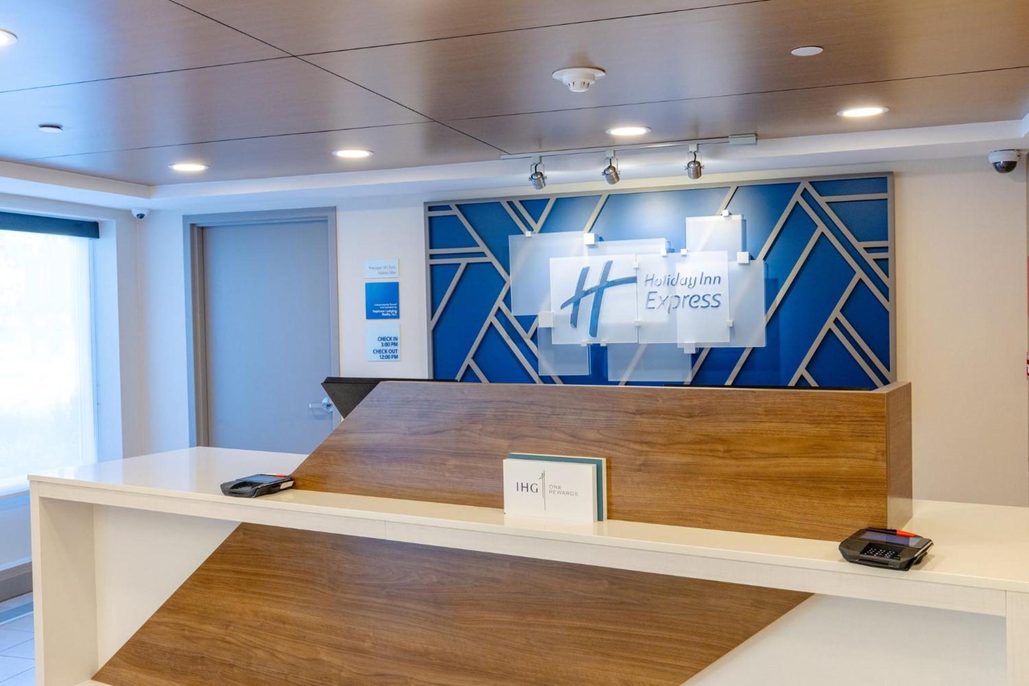 Holiday Inn Express - Neptune By Ihg Exterior foto